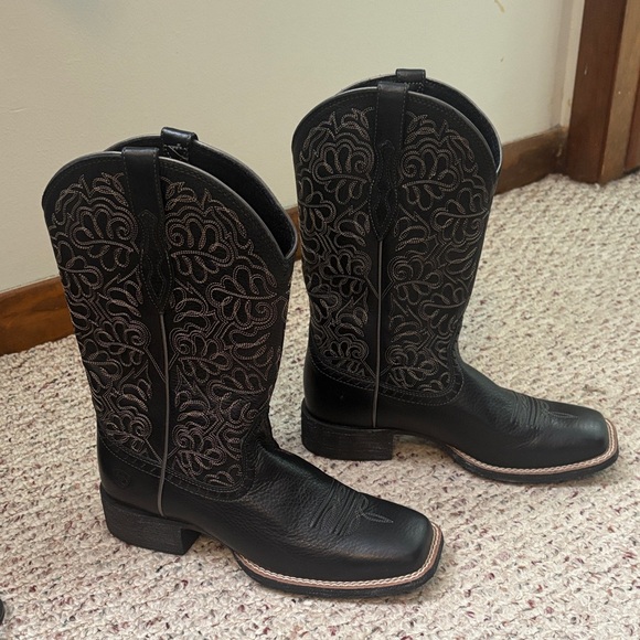 Ariat Black Western Boots with Tan Stitching - Picture 2 of 5